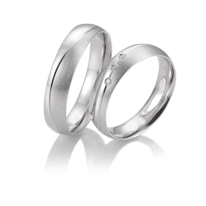 Stilfulde Breuning vielsesringe i 9 eller 14 karat hvidguld med 0,03 ct diamanter i blank og silkemat finish.